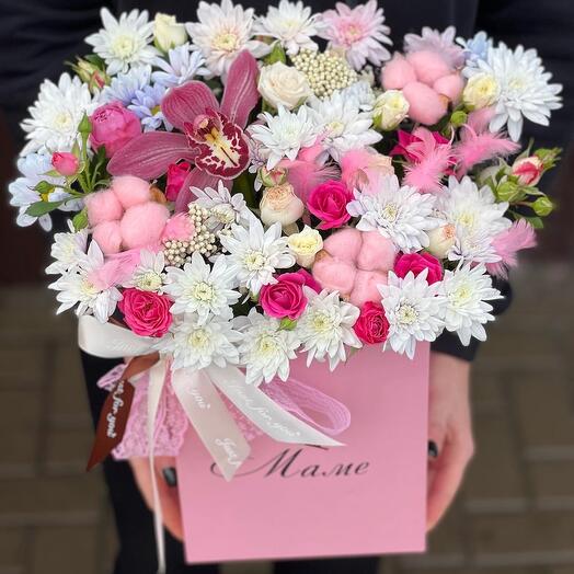 Цветы в коробке Маме