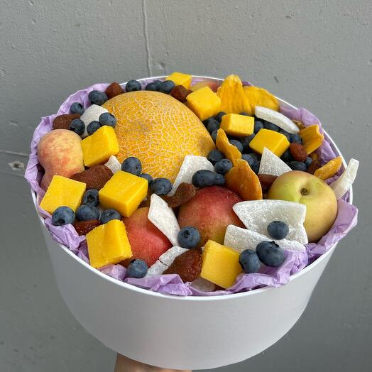 Gift set of fruits and berries