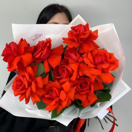 Букет «Французский поцелуй» с алыми французскими розами от XOFLOWERS