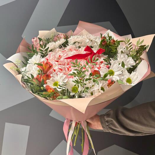 Букет из конфет и цветов