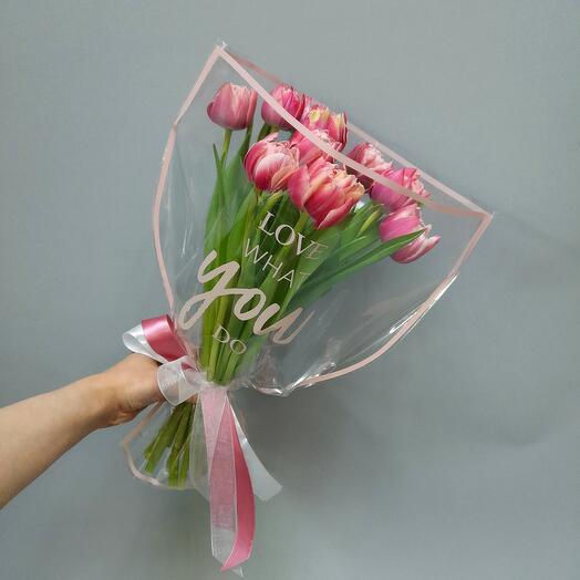 11 tulipanes en forma de peonía en la decoración