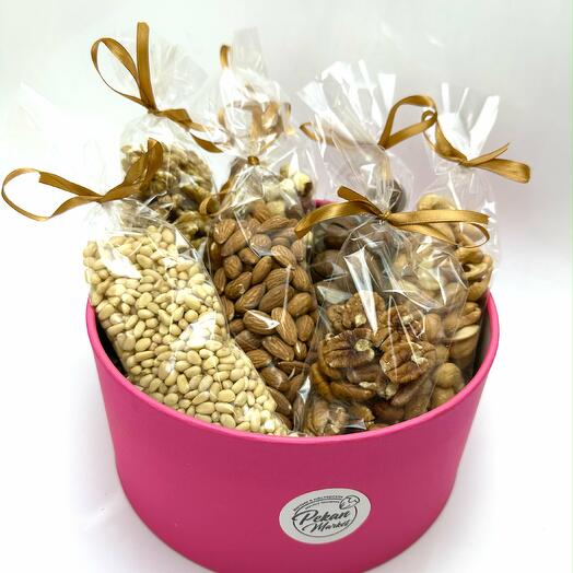 Set with nuts "With Gratitude"