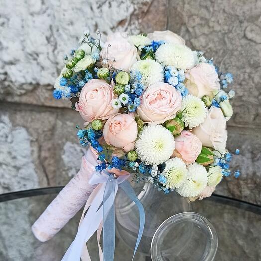 Букет из кустовой пионовидной розы