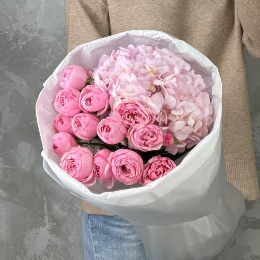 Нежный букет из гортензии и кустовой пион розы😍