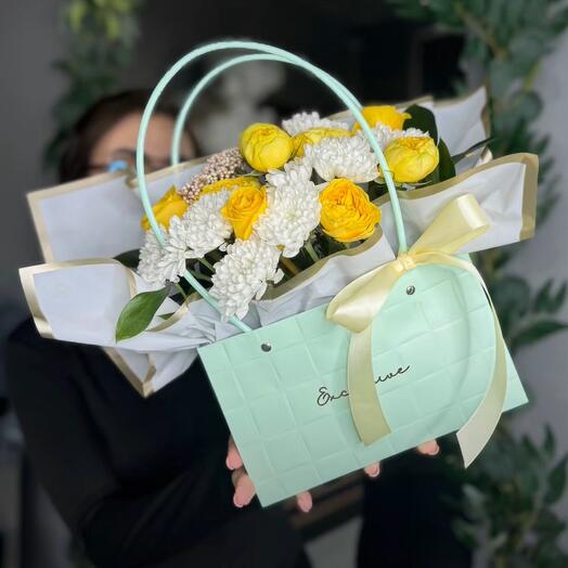 Композиция в стильной сумочке