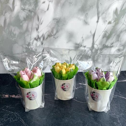 Тюльпаны из зефира в кофейных стаканчиках