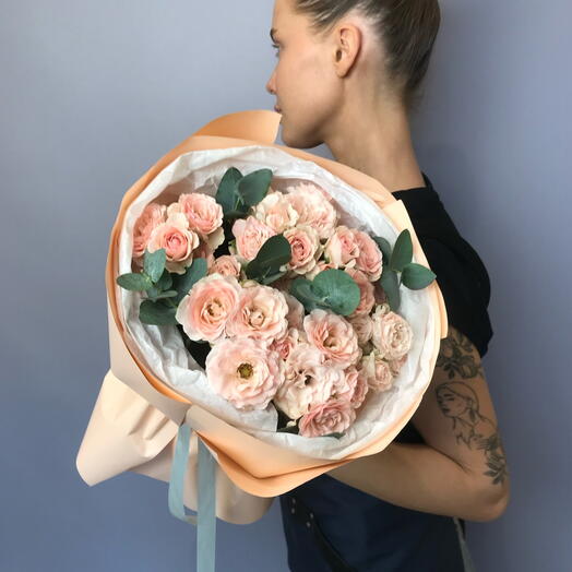 Кустовые розы нежно розовый 7 шт