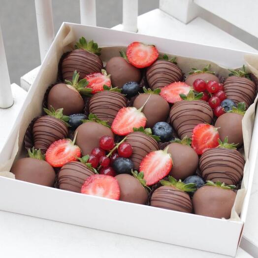 Клубника в шоколаде (20-36 ягод) «Milka»