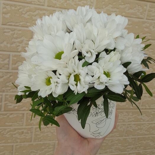 Flower arrangement of chamomile chrysanthemum