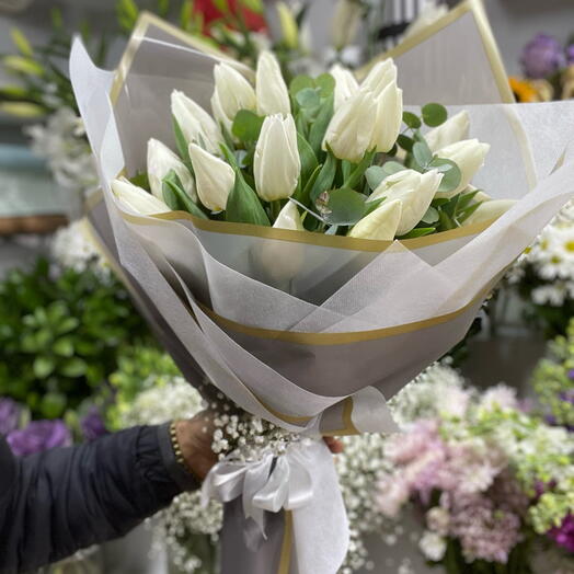 WHITE TULIP BOUQUET