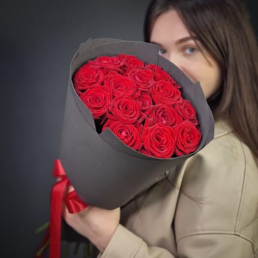 АКЦИЯ!!!!Красные розы в чёрном фоамиране ️