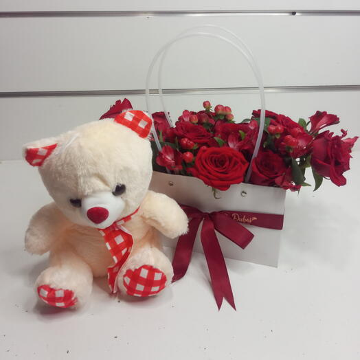 Teddy Bear N Red Roses Gift Bag Arrangement