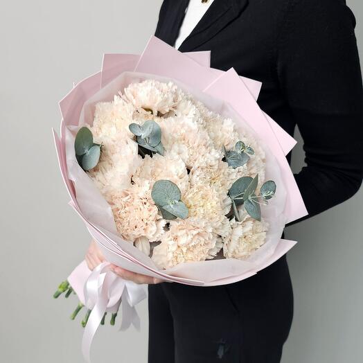 Гвоздика нежно розовая букет с эвкалиптом les fleur (В0036)