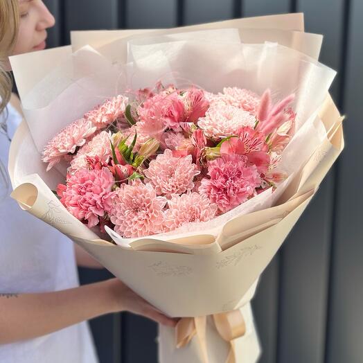 Нежный букет с хризантемой и диантусами💓