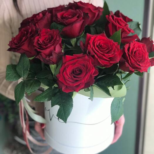 Rosas en una Caja de sombrero blanco