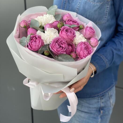 Rosa de peonía con Dianthus