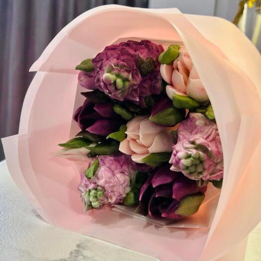 Um buquê de marshmallows, um presente romântico buquê de tulipas e mattiola