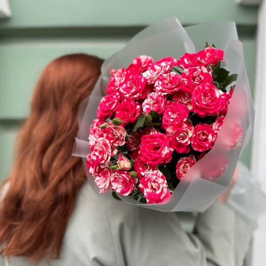 Bouquet of 5 bright bush roses (mono 054)