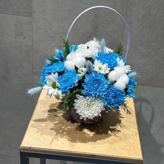Корзина с цветами 💙💙