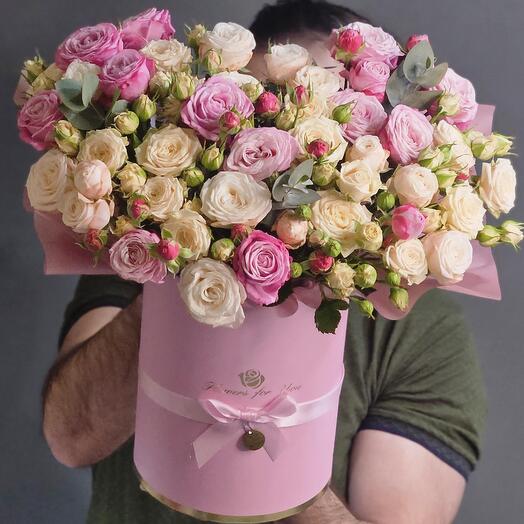 Box with peony-shaped roses