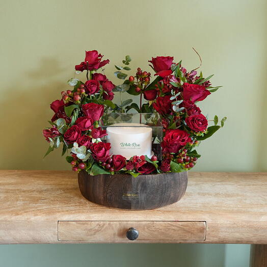 Valentine flowers and cake tray