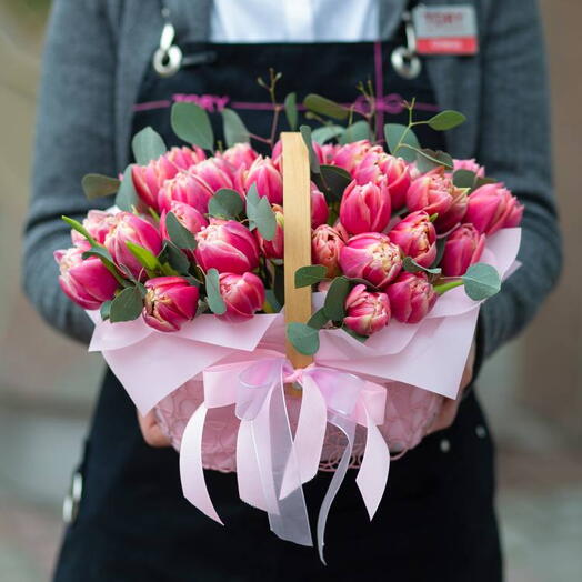 Tulips in the basket "Strong feelings"