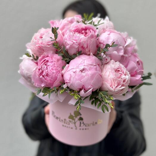 Luxury box with varieties of peonies Sarah Bernhardt