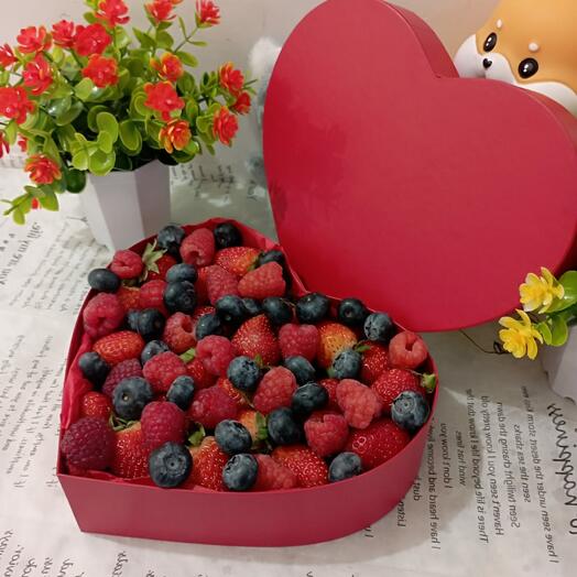 Сердце с ягодами