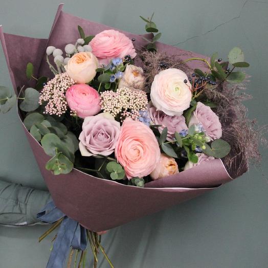 Букет с ранункулюсами и пионовидными розами - Букет цветов с досатвкой