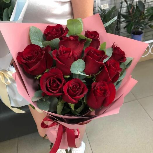 Ramo de rosas rojas mono
