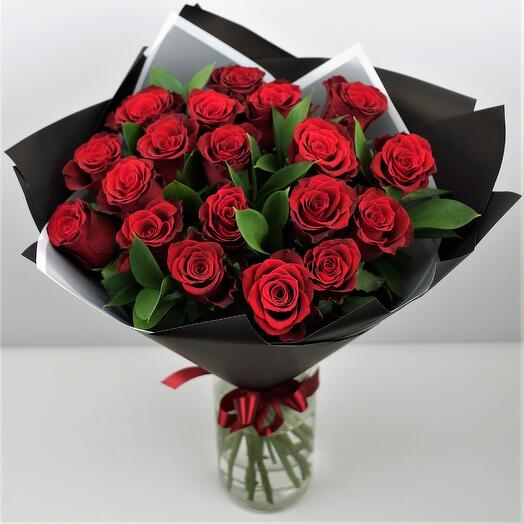 19 rosas rojas 60 cm