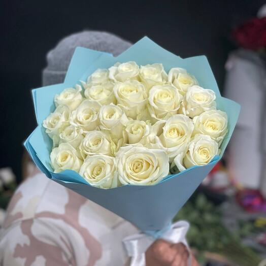 A compliment bouquet of 21 white roses🤍