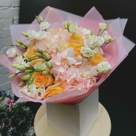 Mix bouquet of hydrangeas and roses