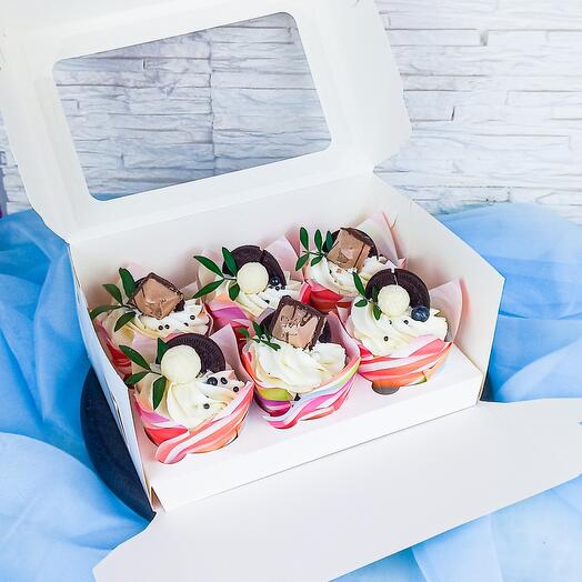 Cupcakes decorated with sweets