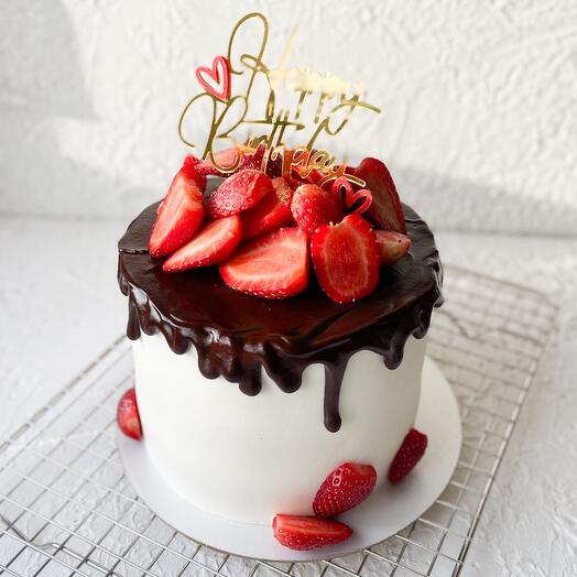 Торт праздничный 1,6 кг с ягодами