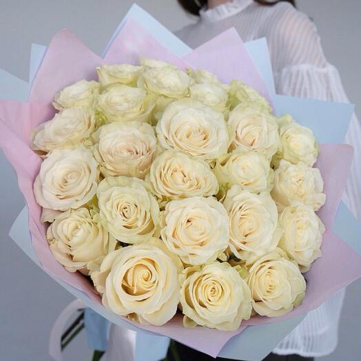 Букет цветов из 25 белых роз