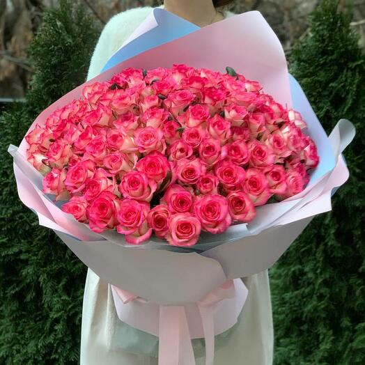 bouquet of 101 Jumilia roses in packaging