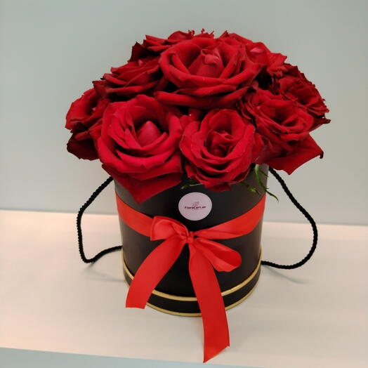 Red roses in black box