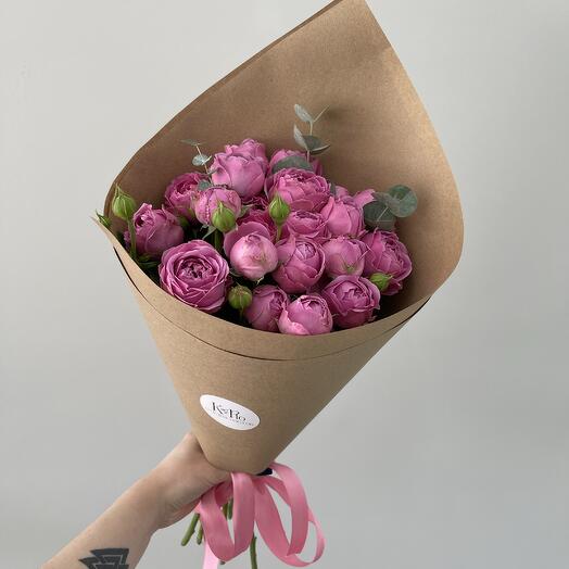 Complementar las rosas arbustivas con eucalipto