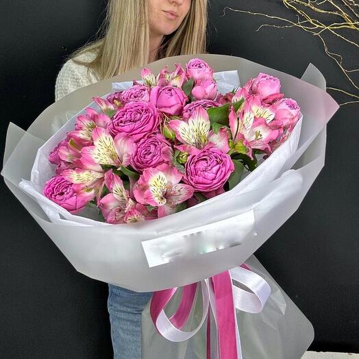 Букет из пионовидных роз Мисти баблс и розовой альстромерии