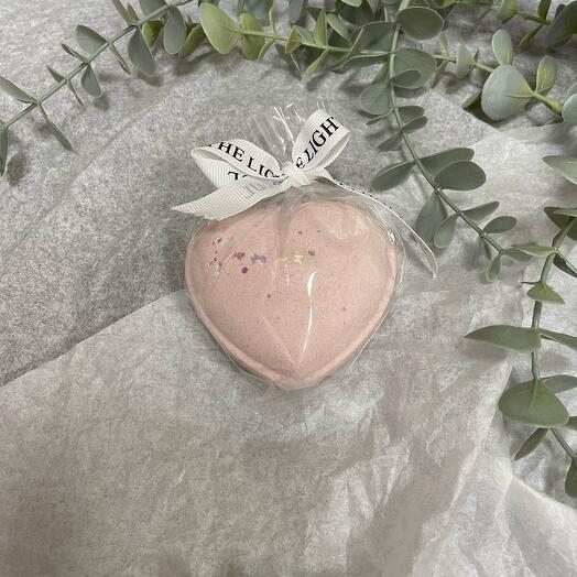 Бомбочка для ванны в виде нежно-розового сердца