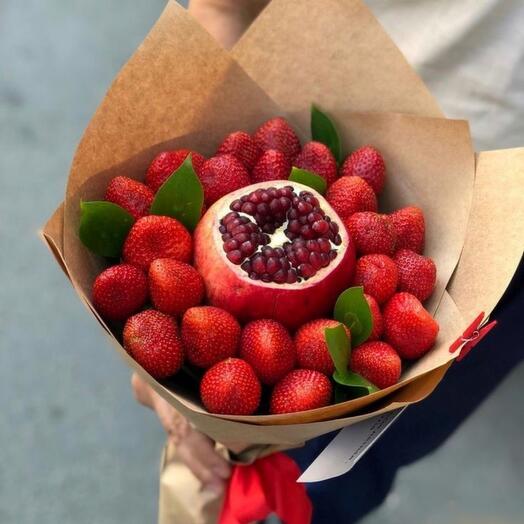 Букет с гранатом и клубникой 🍓