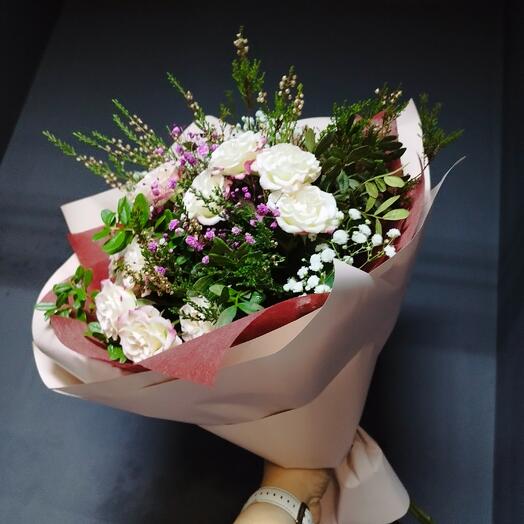 Букетик из кустовой розы Рефлекс