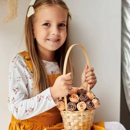27 шоколадных роз в корзинке you i