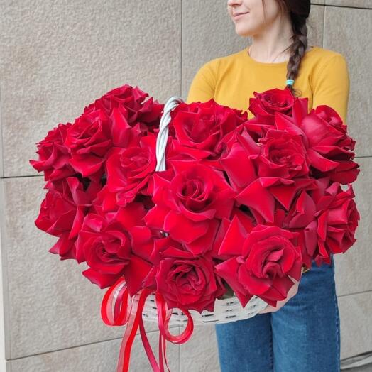 25 OPENWORK ROSES IN A BASKET