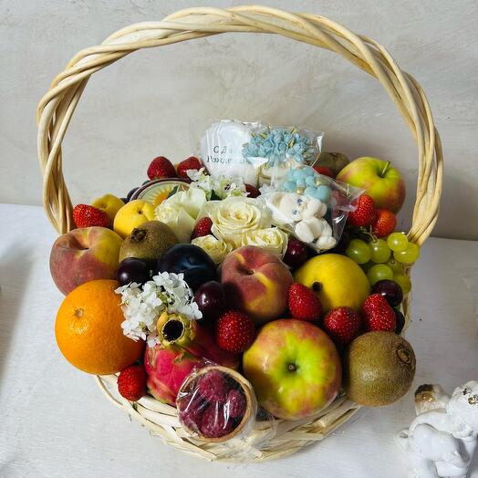 Фруктовая корзина с зайкой