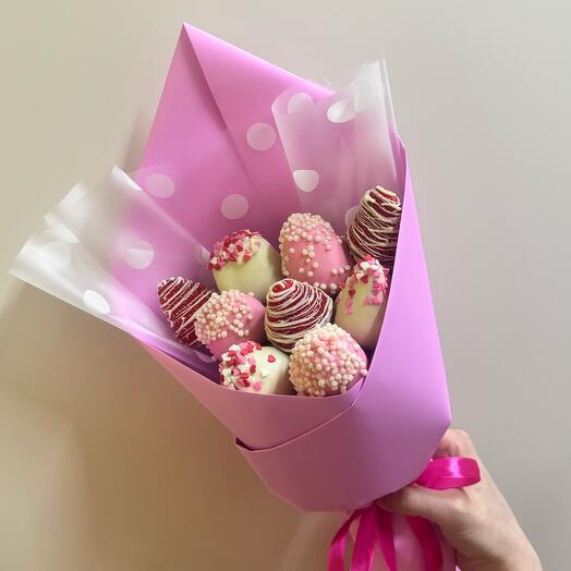 Bouquet of strawberries in Belgian chocolate "Gentle message"