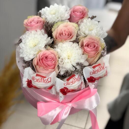 Цветы в коробке с Raffaello