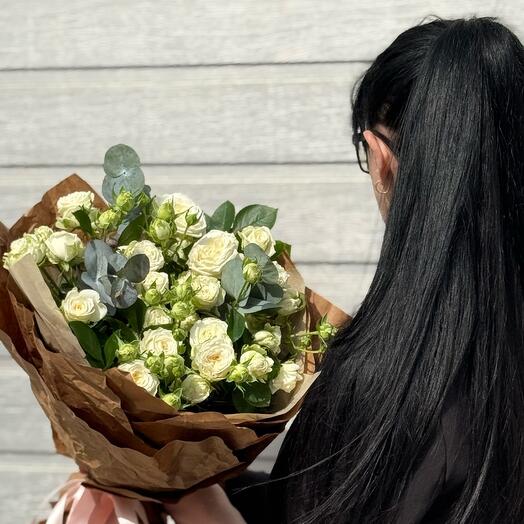 Bouquet of 11 bush roses with eucalyptus