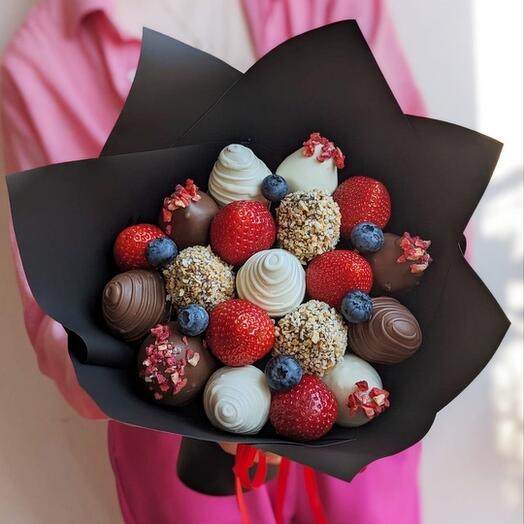 Strawberry bouquet "Shot"